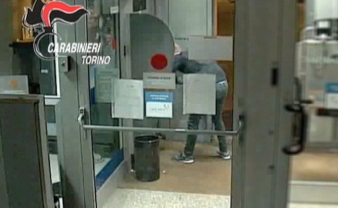 อิตาลีจับกุมโจรพี่น้องสวมหน้ากาก “ทรัมป์” ปล้นตู้ ATM