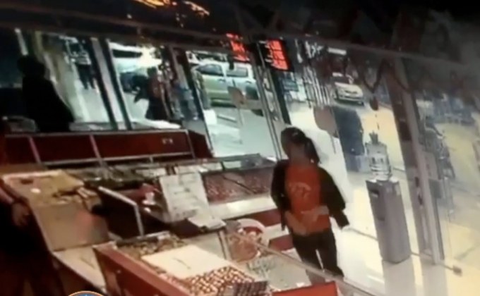 ตั้งรางวัลนำจับคนร้ายชิงทอง 5 แสนย่านลาดพร้าว