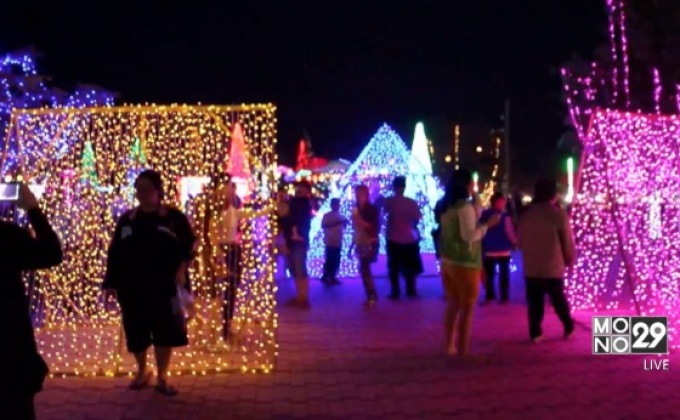 ประดับไฟสวยงามต้อนรับเทศกาลปีใหม่