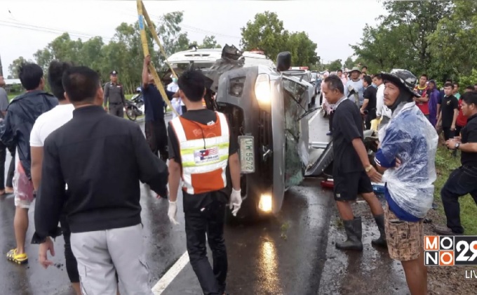 รถบัสนักเรียน จ.ชลบุรี เบรคแตกพุ่งชน 6 คัน 