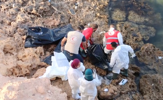 ร่างผู้อพยพพัดเข้าฝั่งในลิเบีย