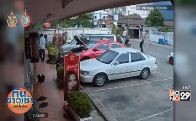 ดุเดือด! วัยรุ่นปทุมจอดรถดวลปืนสนั่น