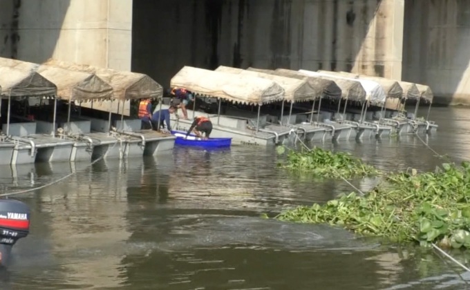 กองทัพเรือเร่งผลักดันน้ำออกทะเล
