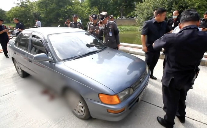 ตำรวจ ตม.สุวรรณภูมิ ยิงตัวตายในรถยนต์