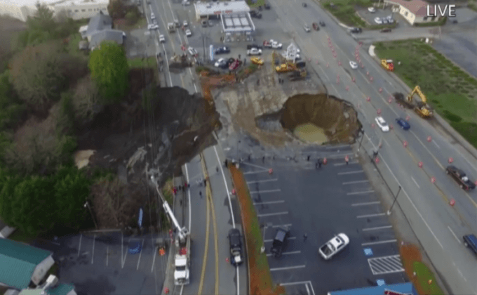 หลุมยุบขนาดใหญ่ในสหรัฐฯ