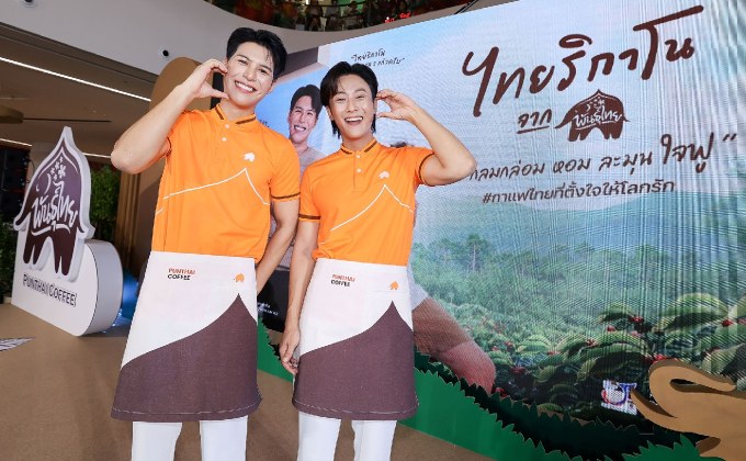 “จริงๆ อร่อยมาก” ‘คัลแลน-พี่จอง’ สวมบทบาริสต้าชวนด้อมใจฟูเข้าครอบครัวพันธุ์ไทย
