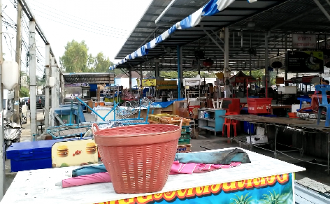 ผู้ค้า 5 ตลาด ทยอยเก็บของตามคำสั่งกทม.