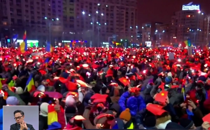 ชาวโรมาเนียประท้วงขับไล่รัฐบาล