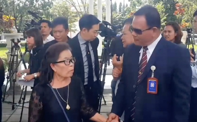 ยกฟ้องจำเลยคดีวิ่งราวเพชร 15.8 ล้าน