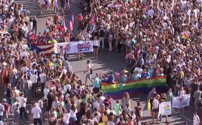 สีสันงานพาเหรด “เกย์ไพรด์” ทั่วโลก