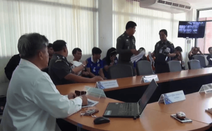 แฟนบอลกลับถึงไทยหลังถูกปล่อยตัวจากประเทศลาว