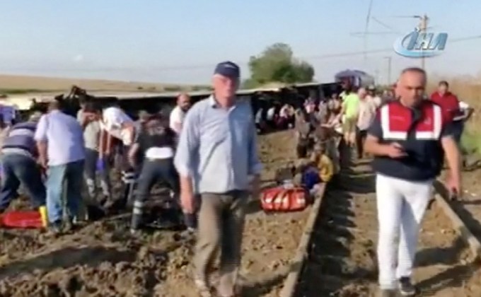 เหตุรถไฟตกรางในตุรกี มีผู้เสียชีวิต 10 คน