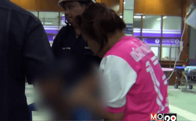 ชาวบ้านพลาดถูกเครื่องบดไก่บดนิ้ว