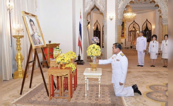 ร.10 พระราชทานดอกไม้ในวันเกิดนายกรัฐมนตรี