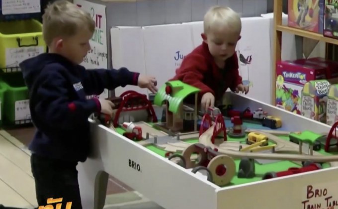 ​กุมารแพทย์ชี้ของเล่นที่ดีที่สุดสำหรับเด็ก คือ ของเล่นธรรมดาๆ