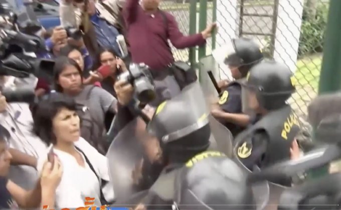 ตำรวจเปรูปะทะผู้ประท้วงคัดค้านการอภัยโทษ “ฟูจิโมริ”