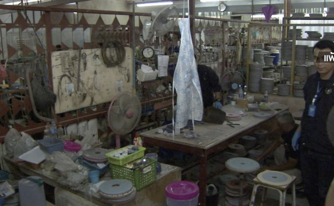 ศาลให้ประกันเจ้าของโรงงานทำเข็มกลัด ร.9 ปลอม