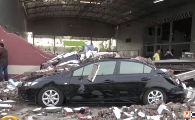 พายุฝนถล่มกำแพงโรงอาหาร ม.เวิสเทิร์น พังเสียหาย