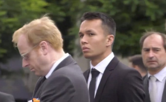 “อัลบอน” ร่วมพิธีฝังศพนักขับ F2