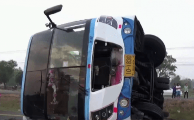 รถทัวร์พลิกคว่ำจ.อุบลราชธานี สาหัส 3 คน