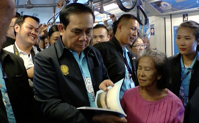 นายกฯ ลงพื้นที่แก้ปัญหาการจราจรกรุงเทพฯ