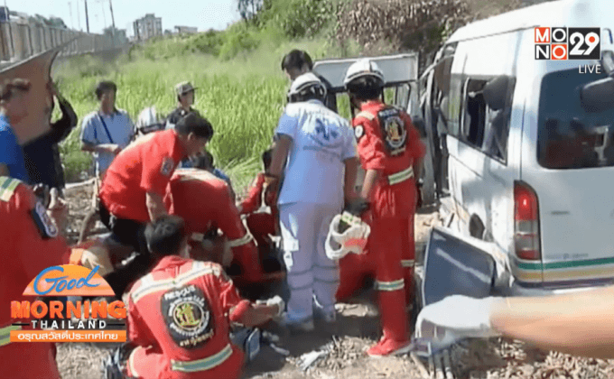 รถตู้ซิ่งชนเสาไฟฟ้า ดับ 4 ที่ชลบุรี