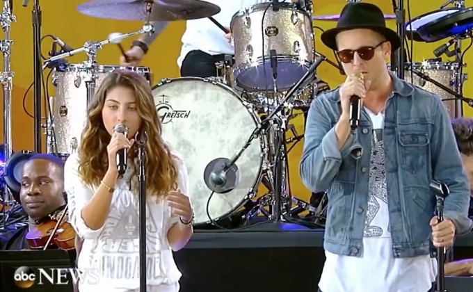 ลูกสาว “คริส คอร์เนลล์” ร้องเพลงอาลัยพ่อกับ “เบนนิงตัน”