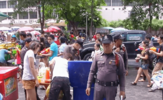 จับแต่งโป๊-เต้นบนรถ ช่วงสงกรานต์-ปืนฉีดน้ำยอดขายหด