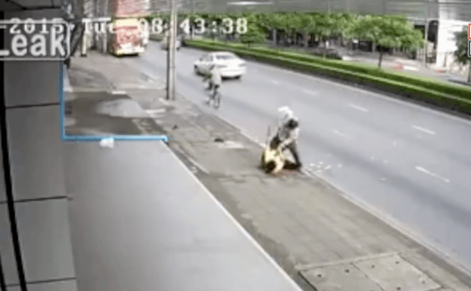 คลิปทำร้ายคนเดินถนนย่านลาดพร้าว