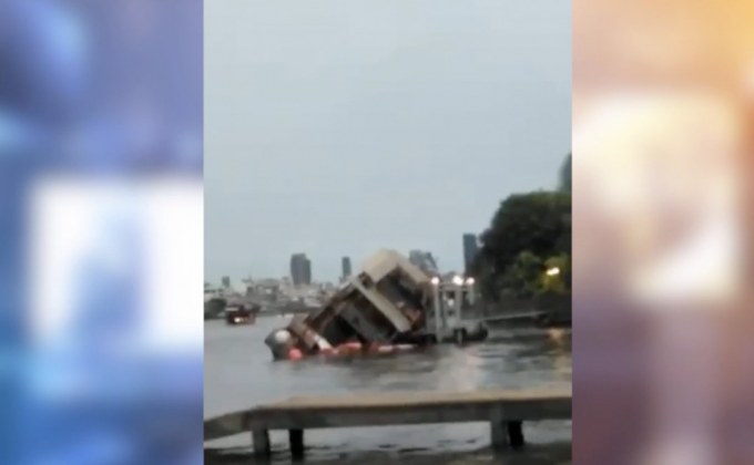 เคราะห์ดี เรือท่องเที่ยวเทียบท่าทันก่อนจม