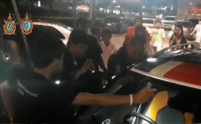 เด็กวัย 3 เดือนติดภายในรถที่จ.ชลบุรี