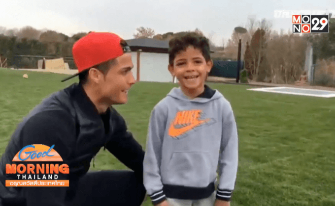 “โรนัลโด้” ชวนลูกชายเตะบอลดวลแม่น