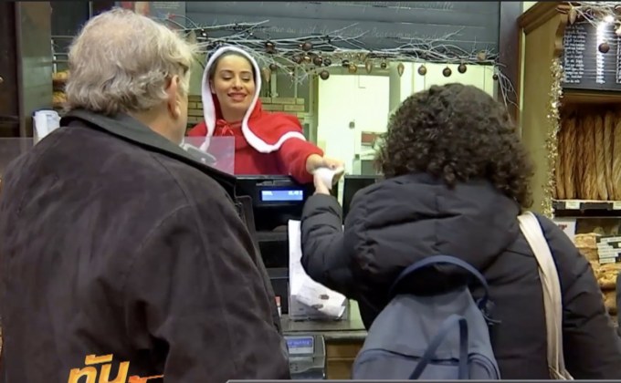 ชาวปารีสช็อปปิ้งนาทีสุดท้ายก่อนเข้าวันคริสต์มาส