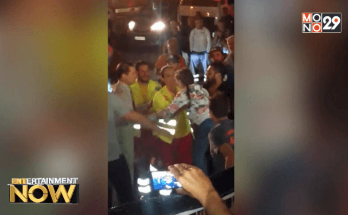 “แบรด พิตต์” สวมบทฮีโร่ ช่วยเด็กสาวถูกฝูงชนเบียดติดรั้ว