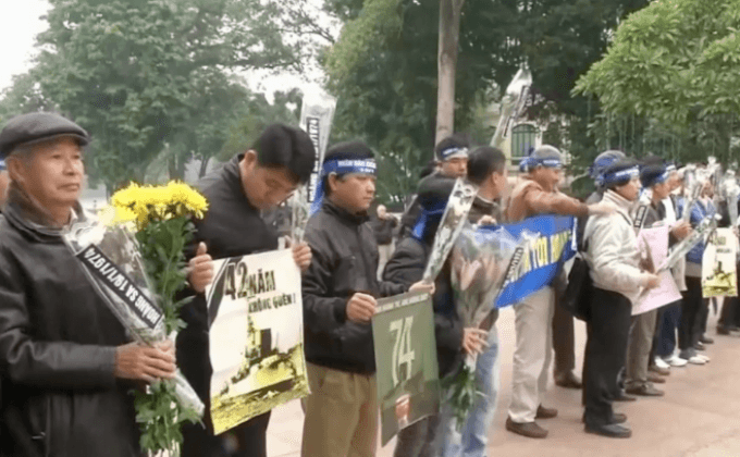 ผู้ประท้วงเวียดนามรำลึกยุทธการพาราเซล