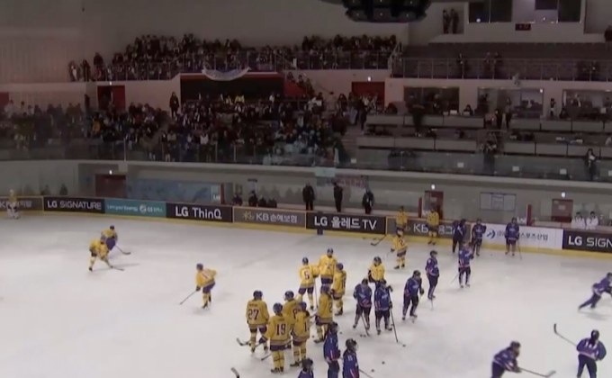 ทีมฮอกกี้น้ำแข็งหญิงร่วมสองเกาหลีแข่งนัดกระชับมิตร