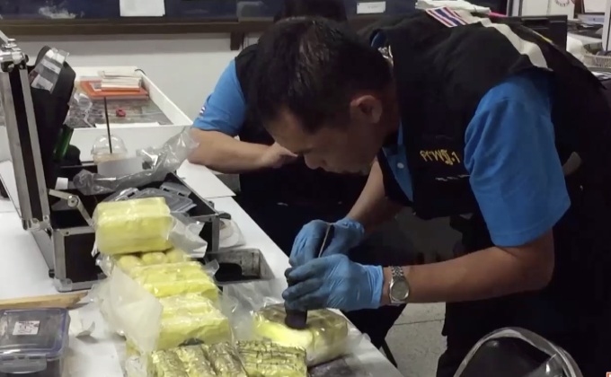 พบยาบ้า 2แสนเม็ดในถุงริมฟุตบาท จ.นนทบุรี