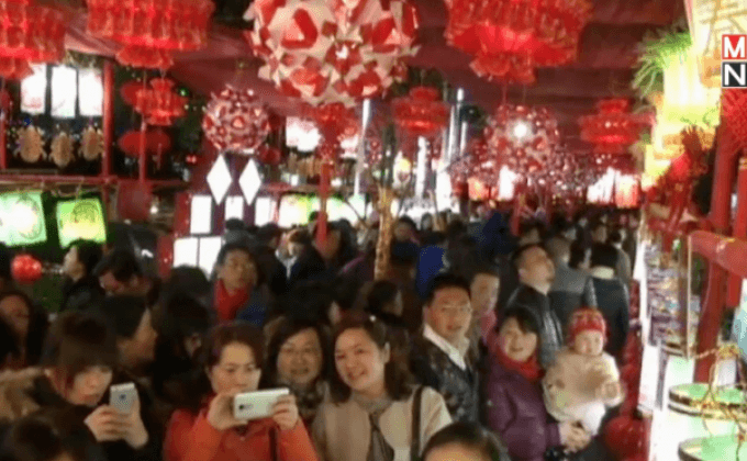 จีนฉลองเทศกาลโคมไฟ