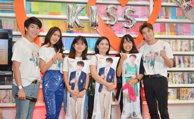 ฟินมากแม่ “มีน-นีน่า-เอ็ม” ใกล้ชิดแฟนใน “Exclusive Meet&Greet Movie Touchdown Kiss”