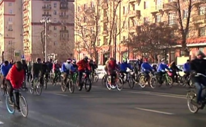 พาเหรดจักรยานท้าลมหนาวในรัสเซีย