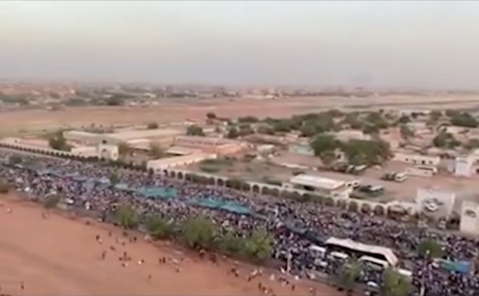 ทหารปะทะผู้ชุมนุมหน้ากองบัญชาการกองทัพซูดาน