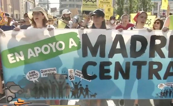 ชุมนุมคัดค้านแผนยกเลิกควบคุมมลพิษจากรถยนต์ในสเปน