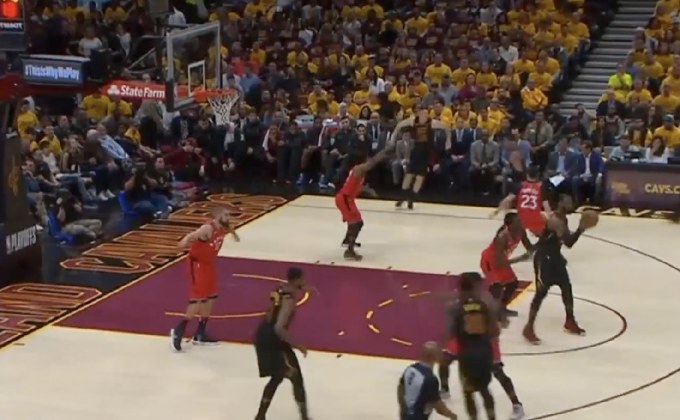 “คิงเจมส์” พาแคฟส์หักด่านไดโนเสาร์ ลิ่วชิงแชมป์สาย NBA