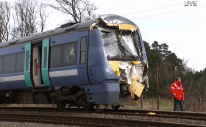 รถไฟชนกับรถแทรกเตอร์ในอังกฤษ