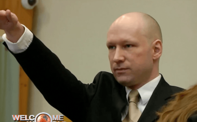 ฆาตรกรสังหารหมู่ชาวนอร์เวย์ฟ้องรัฐ