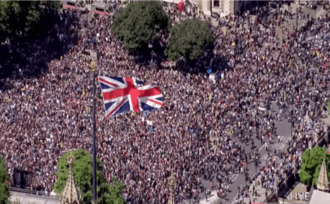 ชาวอังกฤษประท้วงผลโหวตออกจาก EU