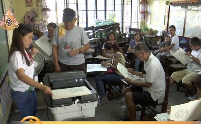 ​ชาวฟิลิปปินส์ลงคะแนนเลือกตั้งกลางเทอม