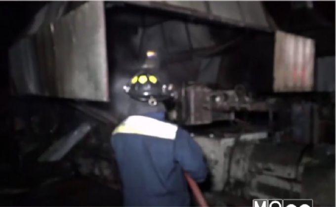 ไฟไหม้เครื่องหลอมพลาสติกในโรงงานรีไซเคิล