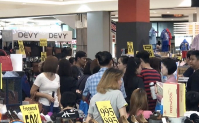 วันหยุดคึกคักปชช.แห่ใช้บริการ”ชิม ช้อป ใช้”