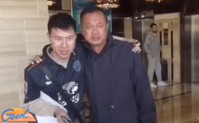 หนุ่มจีนปันใจเชียร์ “บุรีรัมย์” ก่อนดวลซานตง